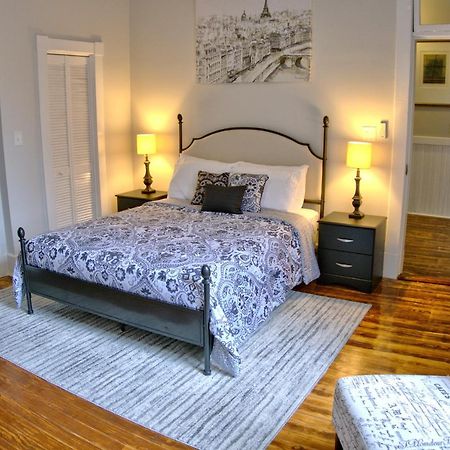 2 Bedroom Newly Renovated Townhome In Historic Savannah Exterior photo