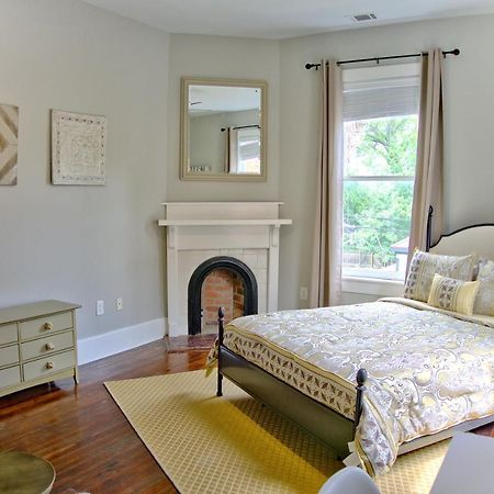 2 Bedroom Newly Renovated Townhome In Historic Savannah Exterior photo