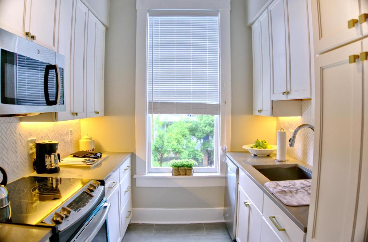 2 Bedroom Newly Renovated Townhome In Historic Savannah Exterior photo