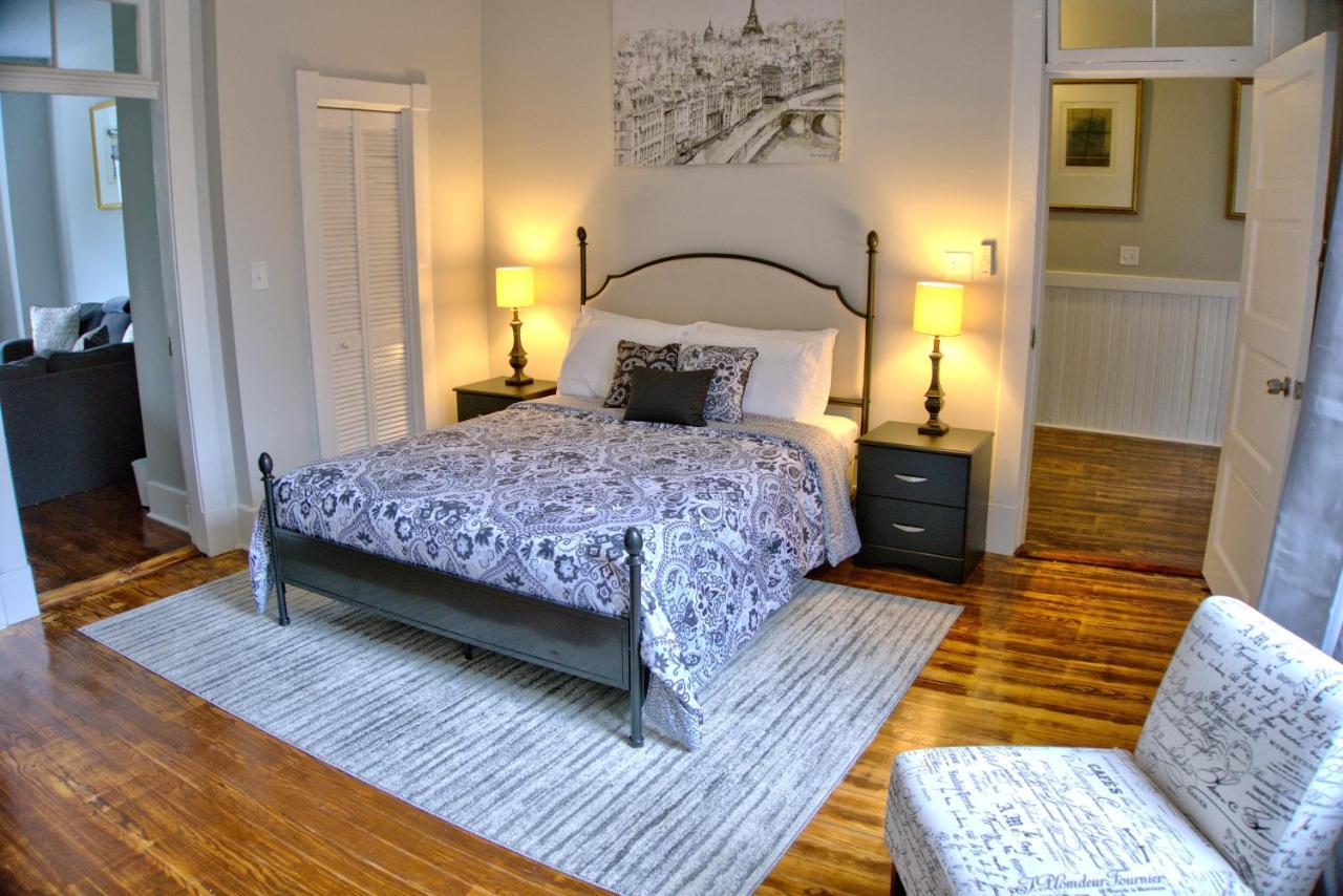 2 Bedroom Newly Renovated Townhome In Historic Savannah Exterior photo