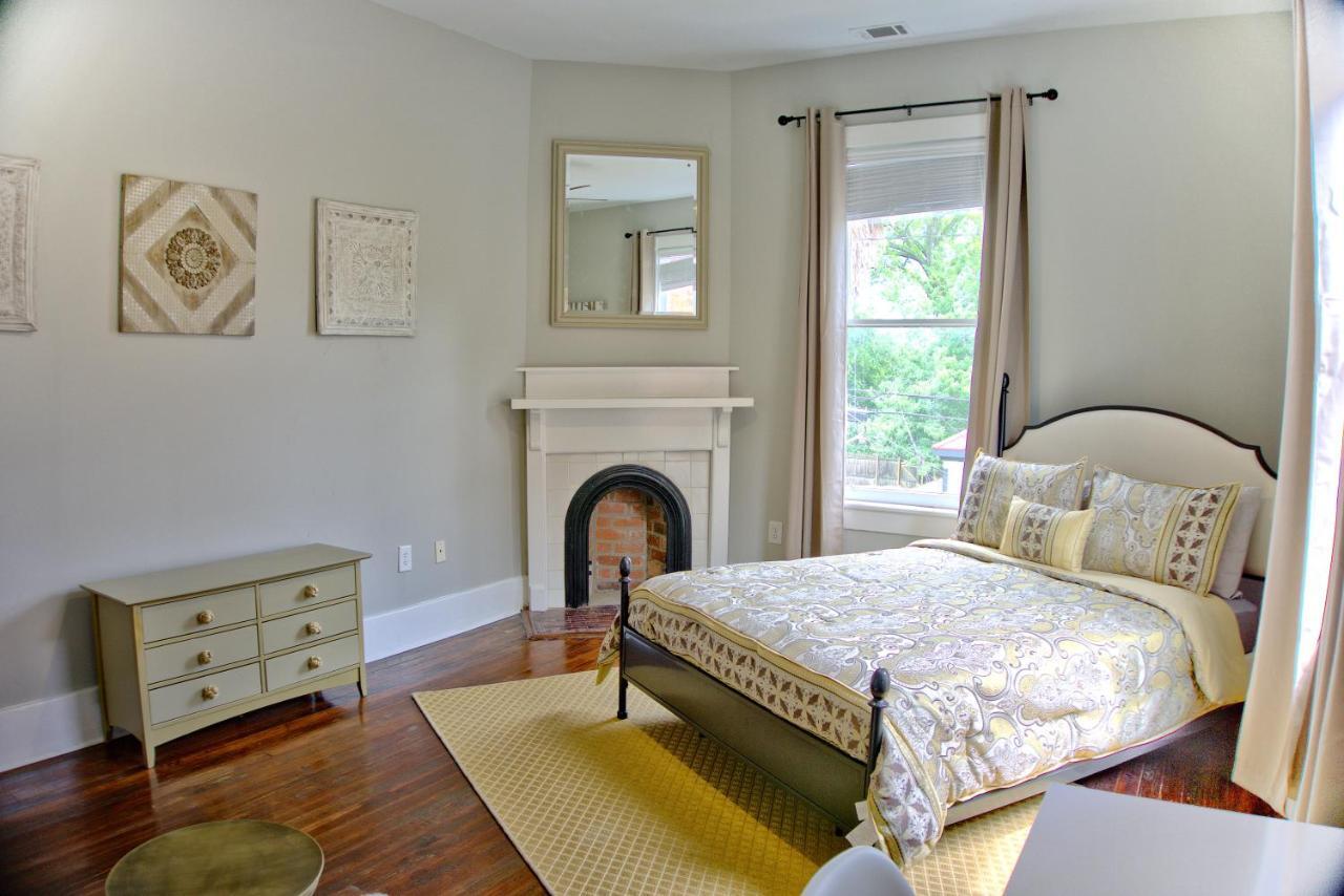 2 Bedroom Newly Renovated Townhome In Historic Savannah Exterior photo